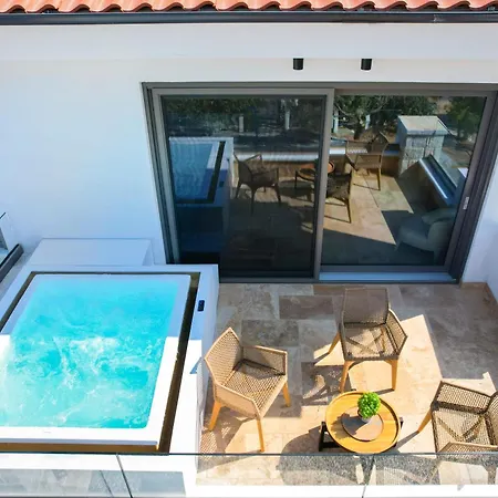 Essentia Luxury Apart Otel Koinira