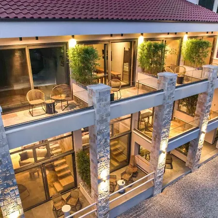 アパートホテル Essentia Luxury コイニラ