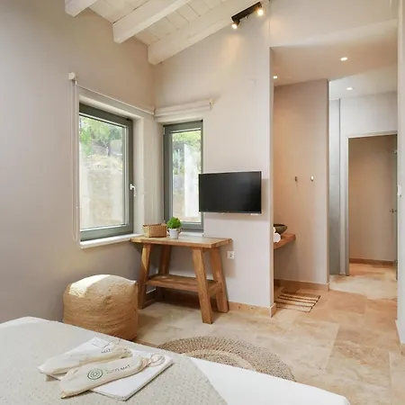 Essentia Luxury Aparthotel Koinira