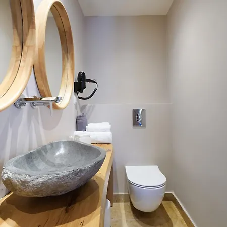 Essentia Luxury Aparthotel 3*