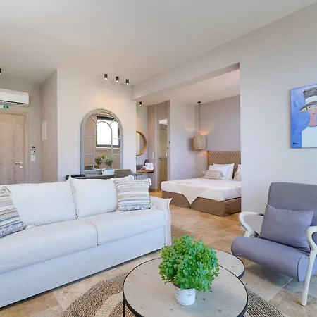 Essentia Luxury Aparthotel 3*