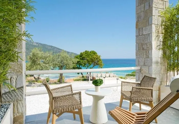 Essentia Luxury 3* Κοίνυρα