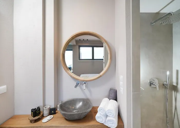 Essentia Luxury 3* Κοίνυρα