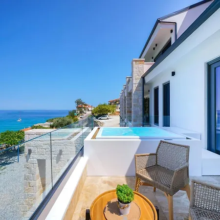 Essentia Luxury Апартхотел Койнира