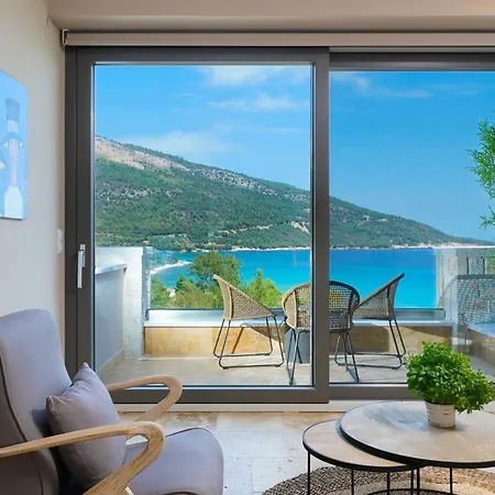 Essentia Luxury Апарт-отель Коинира