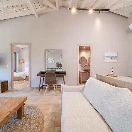 Essentia Luxury 3* Коинира